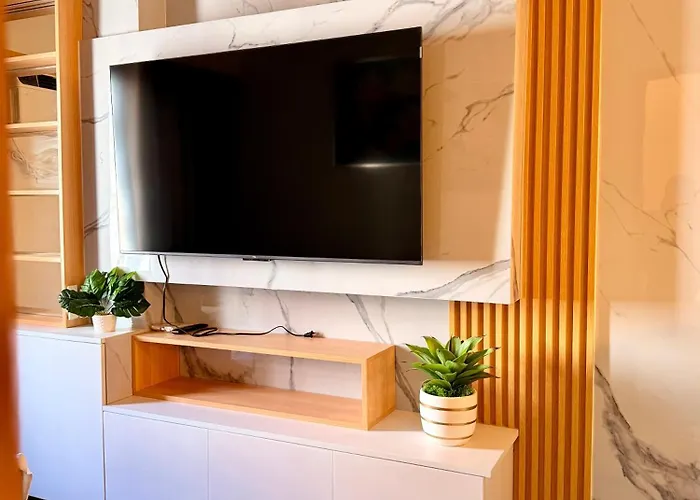 Blessed Dwelling - Modern With Wi-fi, Tv & Kitchen, 30 Min To Naia Airport