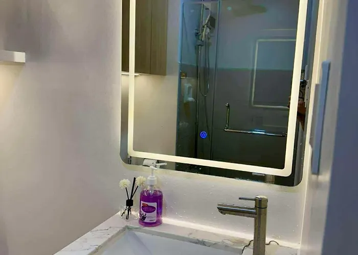 Aparthotel Blessed Dwelling - Modern With Wi-fi, Tv & Kitchen, 30 Min To Naia Airport Manila