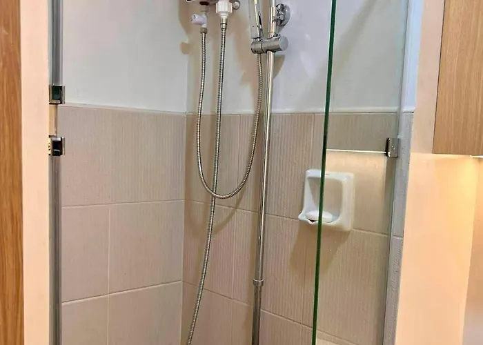 Blessed Dwelling - Modern With Wi-fi, Tv & Kitchen, 30 Min To Naia Airport 4* Manila